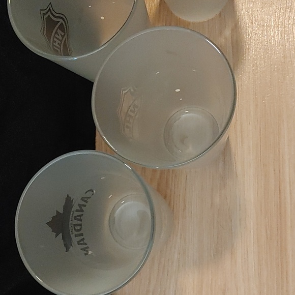 NHL Canadian Frosted Glasses (4) - Picture 4 of 5